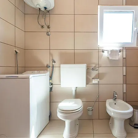 One-Bedroom Apartment In Makarska