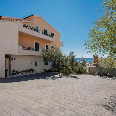 One-Bedroom Apartment In Makarska 公寓 *