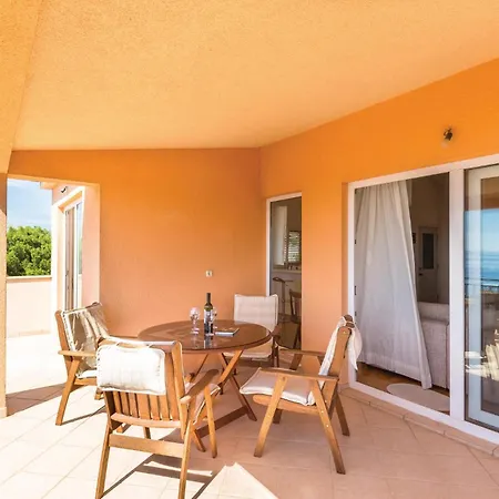 One-Bedroom Apartment In Makarska 马卡尔斯卡