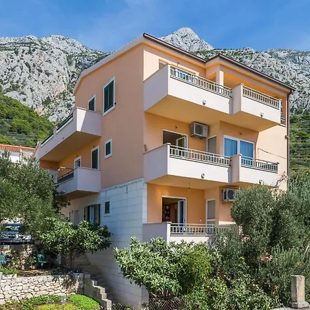One-Bedroom Apartment In Makarska 公寓 *