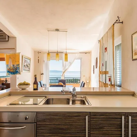 One-Bedroom Apartment In Makarska *