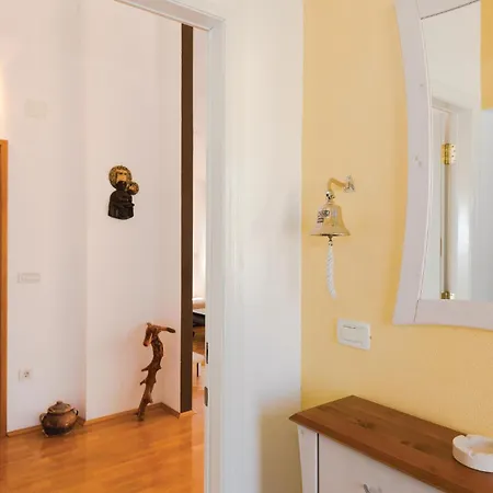 One-Bedroom Apartment In Makarska 马卡尔斯卡
