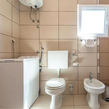 One-Bedroom Apartment In Makarska