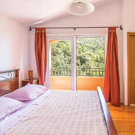 One-Bedroom Apartment In Makarska 公寓 *